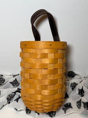2001 Unused Small Gatehouse Longaberger Basket Handwoven Leather Loop 11751